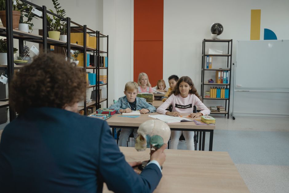 Children learn biology in a colorful classroom setting
